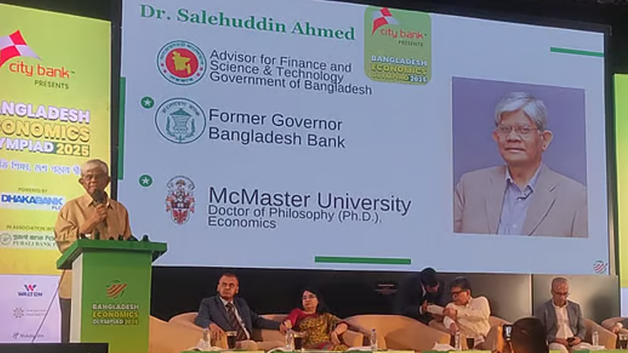 বাংলাদেশ ইকোনমিকস অলিম্পিয়াডে বক্তব্যদান কালে অর্থ উপদেষ্টা সালেহউদ্দিন আহমেদ। ছবি : সংগৃহীত