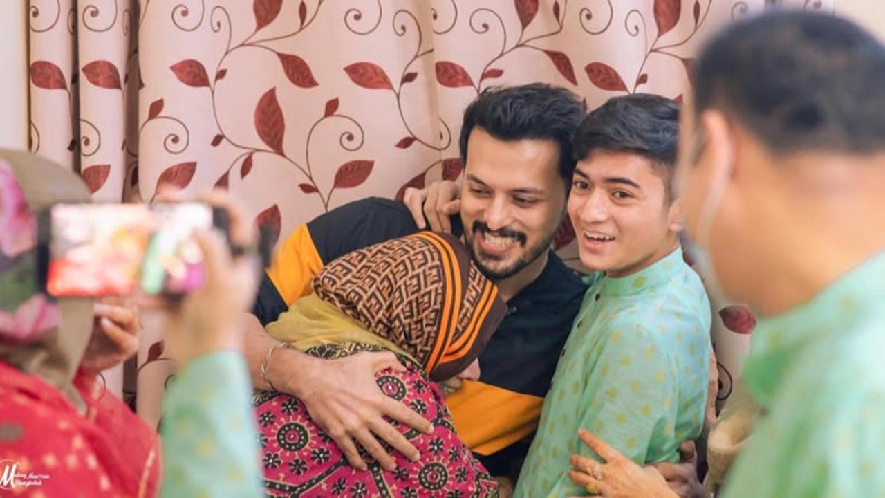 আমাকে জড়িয়ে ধরেন আর চোখের পানি ফেলেন: ইরফান সাজ্জাদ 