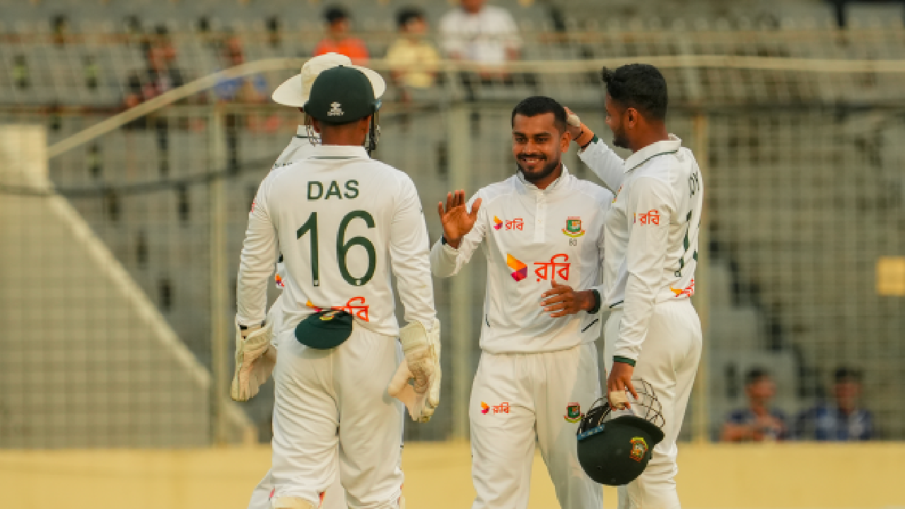 মিরাজের ফাইফারে পাকিস্তানকে ৩৮৬ রানে থামাল বাংলাদেশ